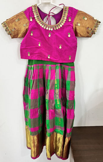 Picture of Pattu lehenga with checks For 3-4Y