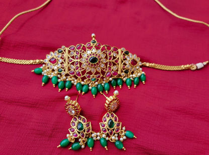 Picture of Kundan chocker neckset along with pair of earrings