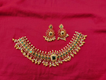 Picture of Kundan neckpiece with earrings