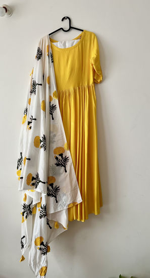 Picture of Yellow anarkali suit