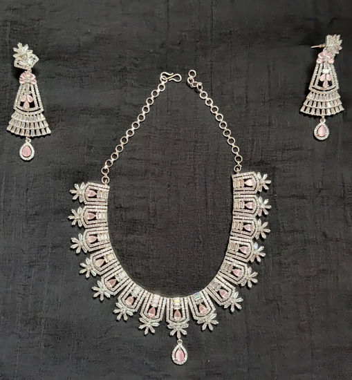 Picture of Silver Finish Neckset