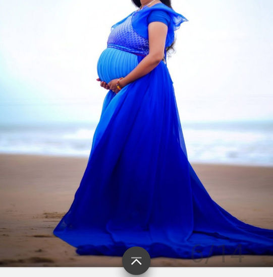 Picture of Blue ombre maternity shoot outfit
