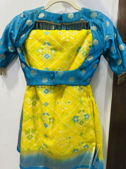 Picture of Banaras saree with 2 blouses