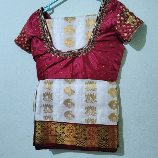Picture of White and maroon saree