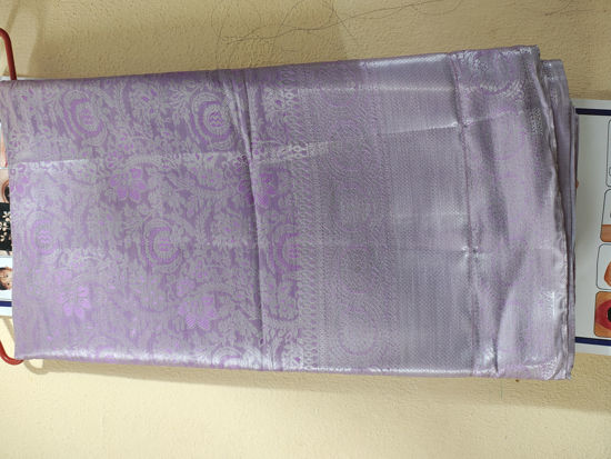 Picture of Saree without blouse