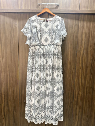 Picture of White muggu design dress