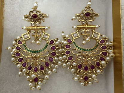 Picture of Brass plated ruby-emerald earrings with pearl drops