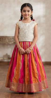 Picture of Benaras langa with chickenkari blouse 7-8Y